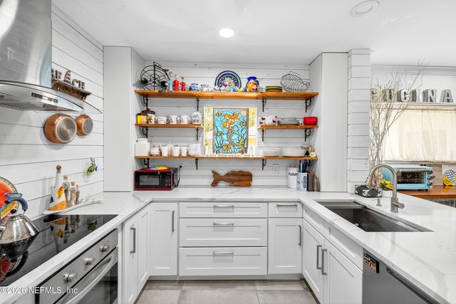 1800 THE GREENS Way 110, Jacksonville Beach, FL 32250