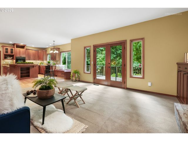 6523 Sw MOONSHADOW Ct, Portland, OR 97223
