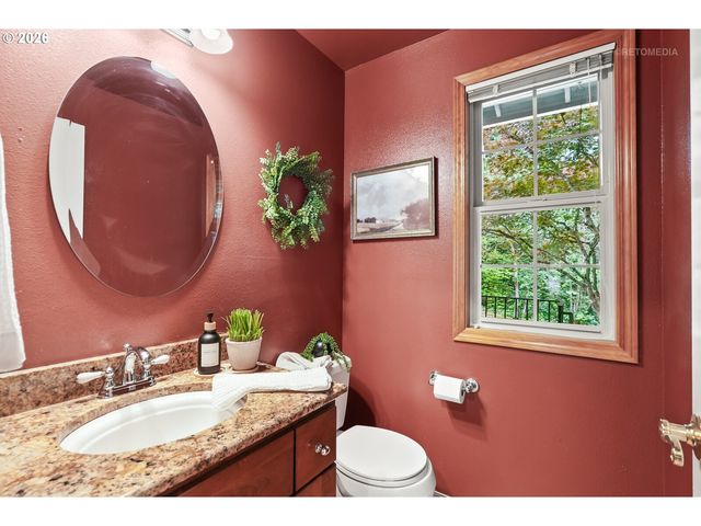 6523 Sw MOONSHADOW Ct, Portland, OR 97223