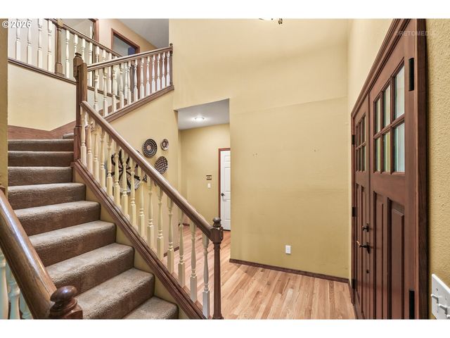 6523 Sw MOONSHADOW Ct, Portland, OR 97223