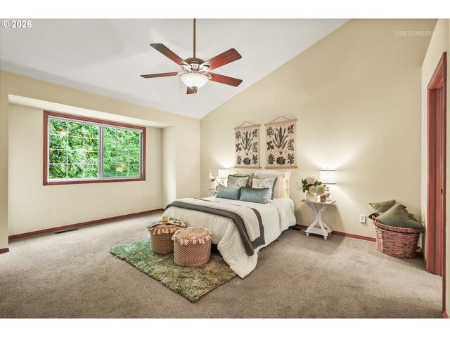 6523 Sw MOONSHADOW Ct, Portland, OR 97223