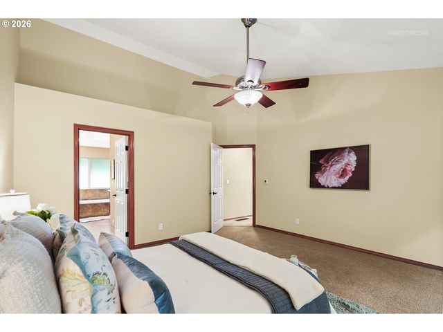 6523 Sw MOONSHADOW Ct, Portland, OR 97223