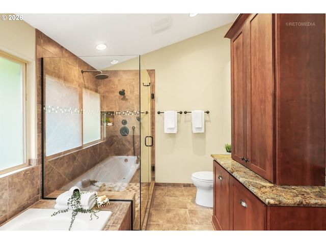 6523 Sw MOONSHADOW Ct, Portland, OR 97223