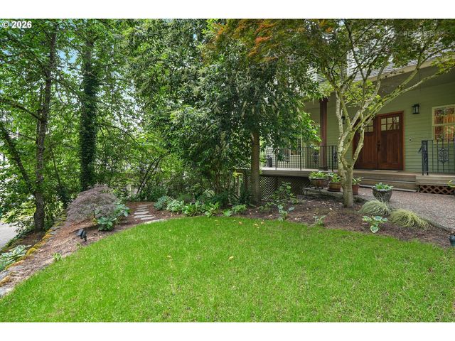6523 Sw MOONSHADOW Ct, Portland, OR 97223