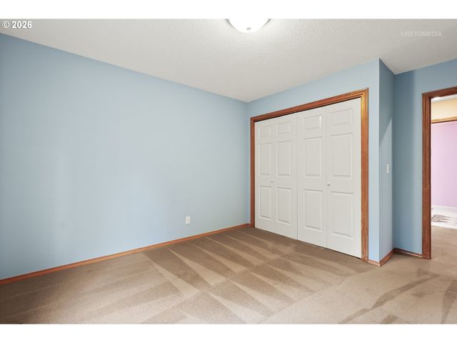 6523 Sw MOONSHADOW Ct, Portland, OR 97223