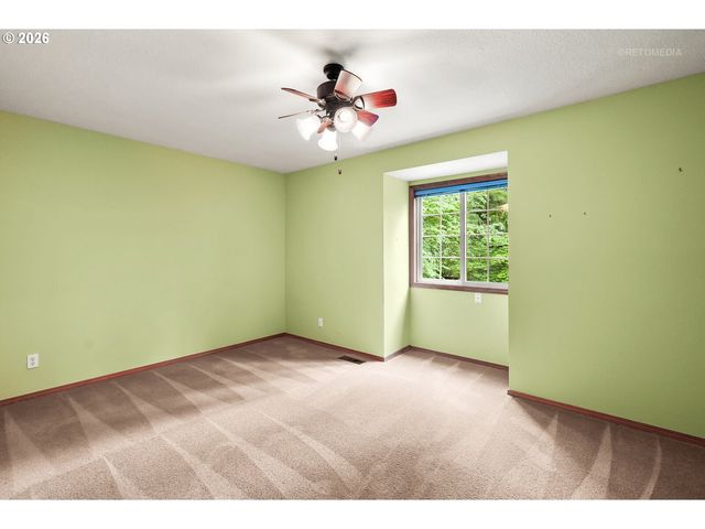 6523 Sw MOONSHADOW Ct, Portland, OR 97223