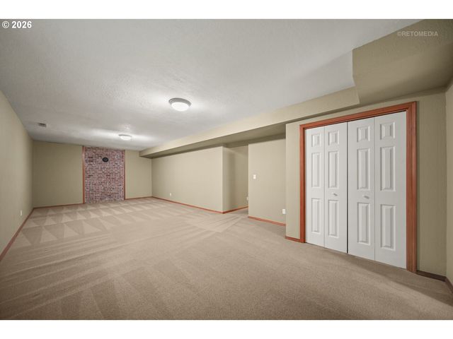 6523 Sw MOONSHADOW Ct, Portland, OR 97223