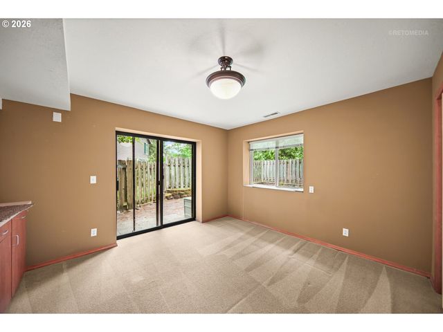 6523 Sw MOONSHADOW Ct, Portland, OR 97223