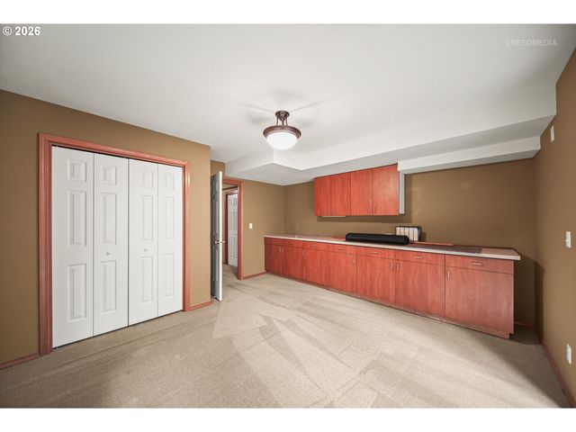 6523 Sw MOONSHADOW Ct, Portland, OR 97223