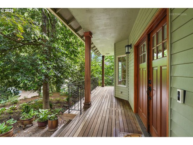 6523 Sw MOONSHADOW Ct, Portland, OR 97223