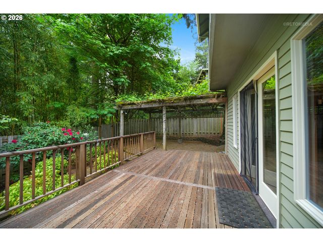 6523 Sw MOONSHADOW Ct, Portland, OR 97223
