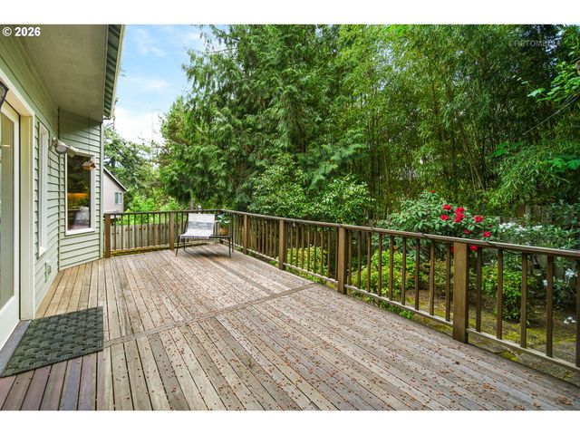 6523 Sw MOONSHADOW Ct, Portland, OR 97223
