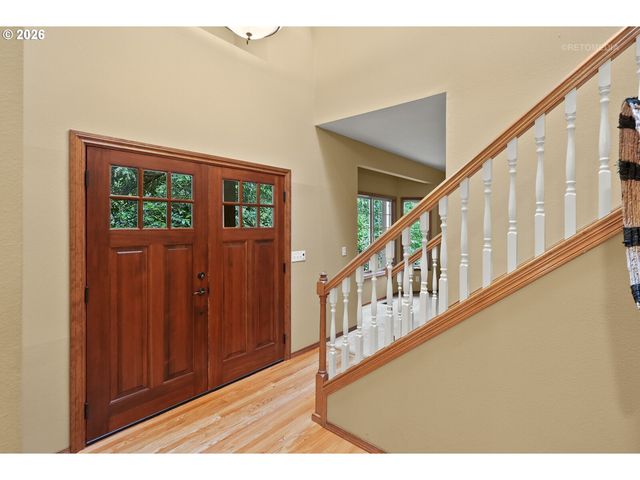 6523 Sw MOONSHADOW Ct, Portland, OR 97223
