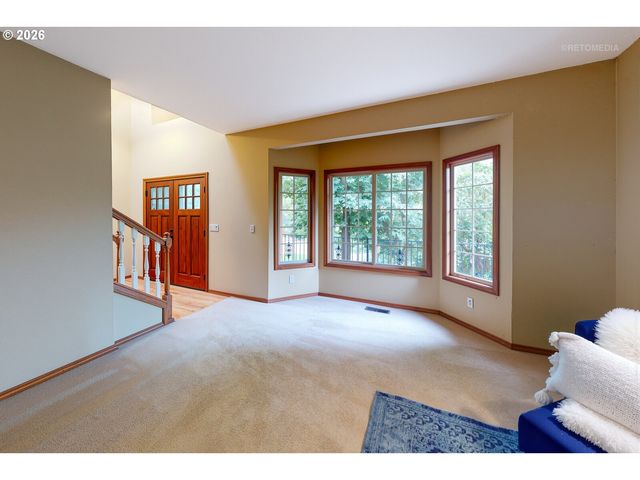 6523 Sw MOONSHADOW Ct, Portland, OR 97223