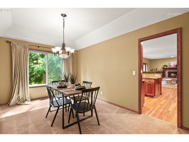 6523 Sw MOONSHADOW Ct, Portland, OR 97223