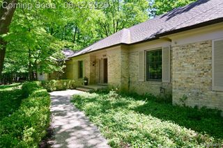 5684 Sussex Court, Troy, MI 48098