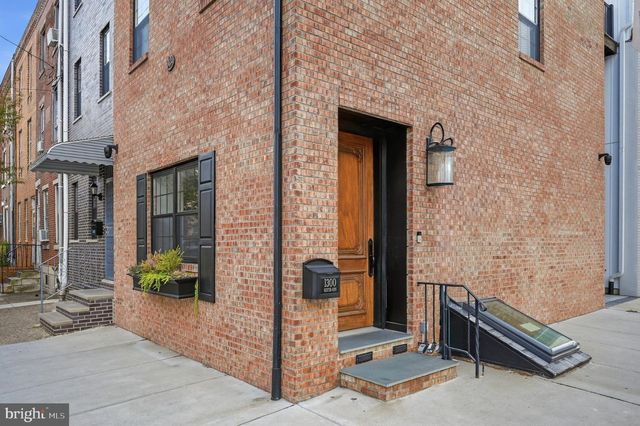 1300 S 6TH ST, Philadelphia, PA 19147
