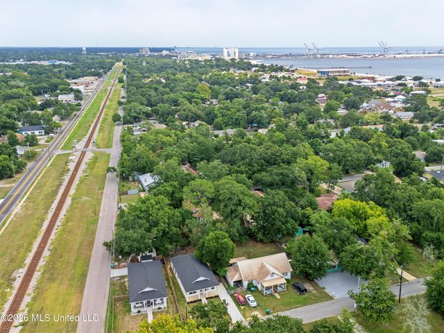 828 Regnault Avenue, Gulfport, MS 39501