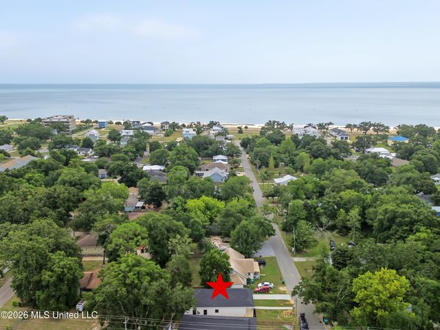 828 Regnault Avenue, Gulfport, MS 39501