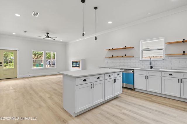 828 Regnault Avenue, Gulfport, MS 39501