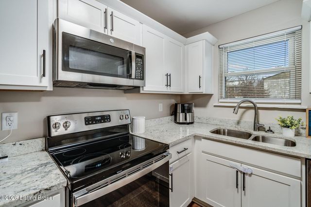 10109 Merioneth Dr, Jeffersontown, KY 40299