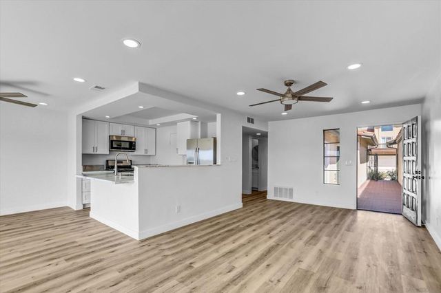 6933 Camino Degrazia, San Diego, CA 92111