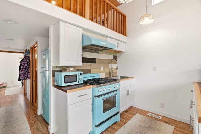 18617 W Williams Lake Rd, Cheney, WA 99004