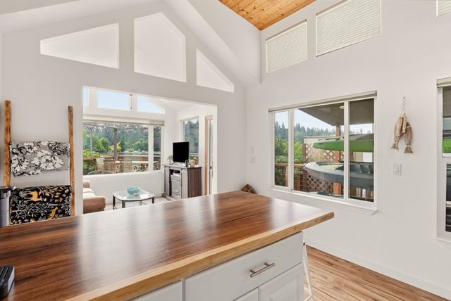 18617 W Williams Lake Rd, Cheney, WA 99004