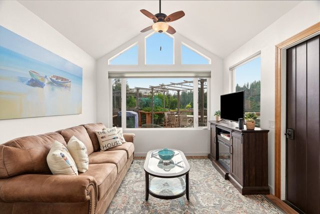 18617 W Williams Lake Rd, Cheney, WA 99004