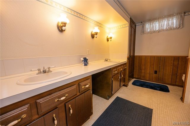 153 Fremont Avenue, West Seneca, NY 14224