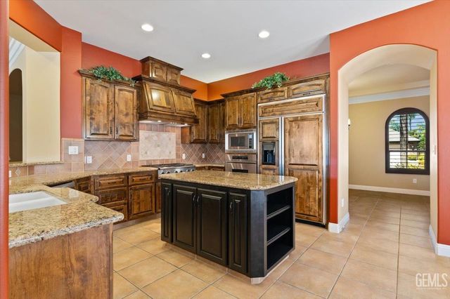 2404 Edingal Drive, Bakersfield, CA 93311