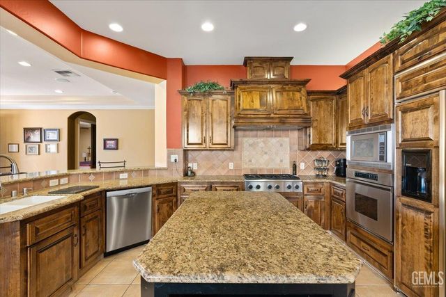 2404 Edingal Drive, Bakersfield, CA 93311