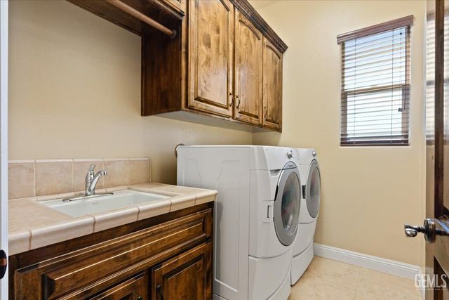 2404 Edingal Drive, Bakersfield, CA 93311