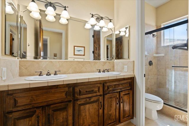 2404 Edingal Drive, Bakersfield, CA 93311