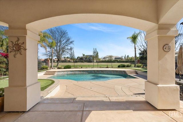 2404 Edingal Drive, Bakersfield, CA 93311