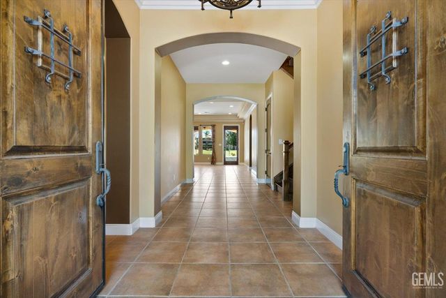 2404 Edingal Drive, Bakersfield, CA 93311