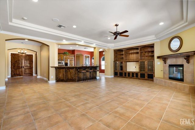 2404 Edingal Drive, Bakersfield, CA 93311