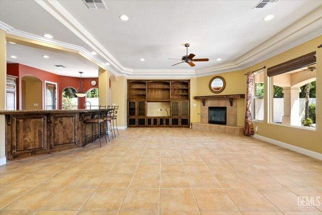 2404 Edingal Drive, Bakersfield, CA 93311