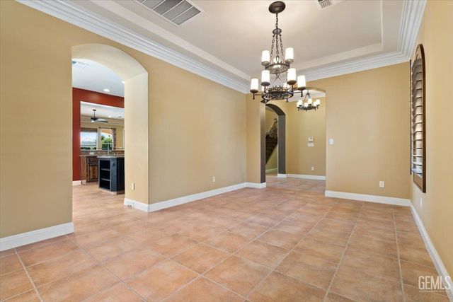 2404 Edingal Drive, Bakersfield, CA 93311