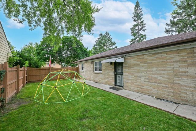 7308 W Congress STREET, Milwaukee, WI 53218