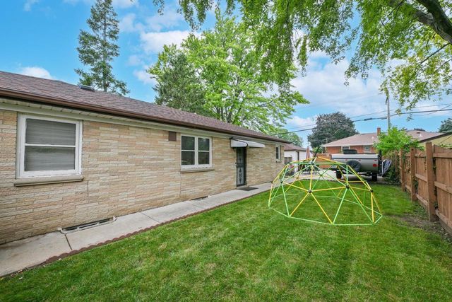 7308 W Congress STREET, Milwaukee, WI 53218