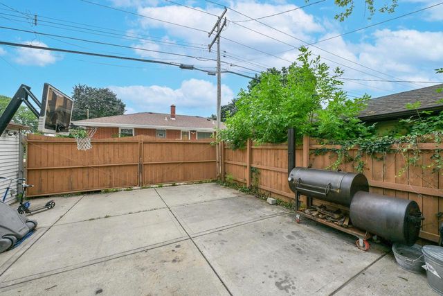 7308 W Congress STREET, Milwaukee, WI 53218