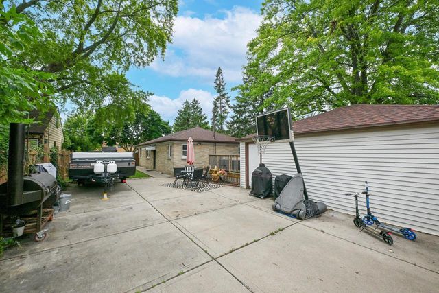 7308 W Congress STREET, Milwaukee, WI 53218