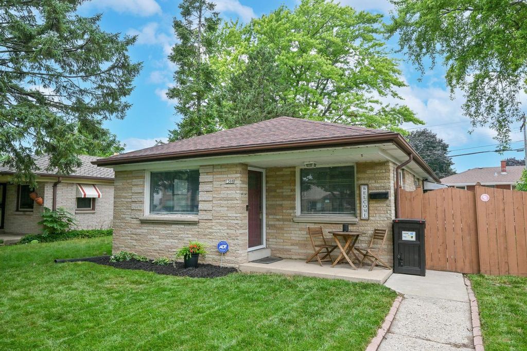 7308 W Congress STREET, Milwaukee, WI 53218