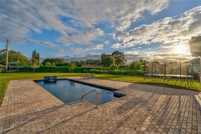 14820 Millstone Ranches Dr, Davie, FL 33331