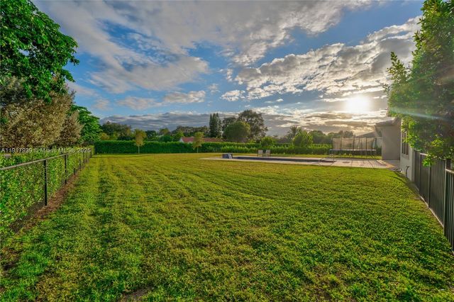 14820 Millstone Ranches Dr, Davie, FL 33331