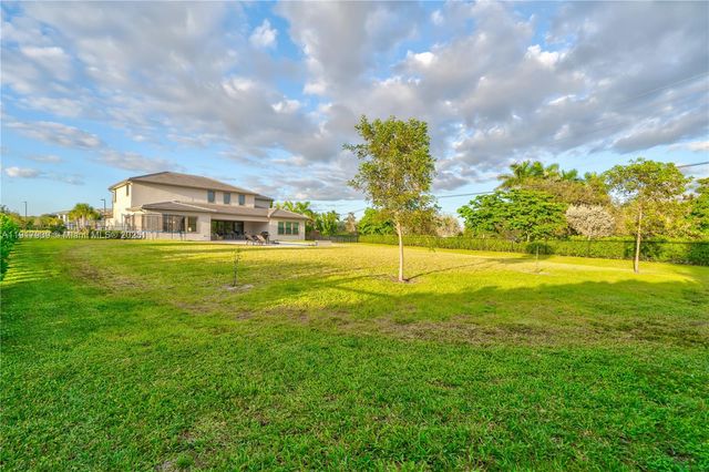 14820 Millstone Ranches Dr, Davie, FL 33331