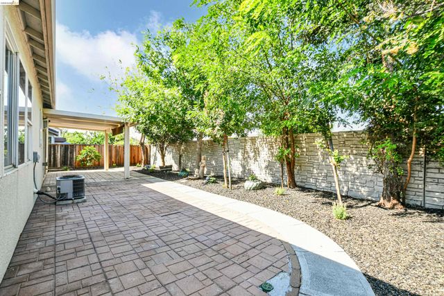 4681 Big Bear Rd, Oakley, CA 94561