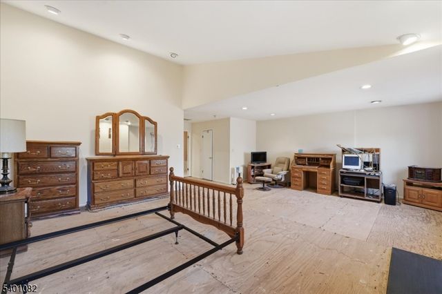 137 Castle Ridge Dr, East Hanover Twp., NJ 07936