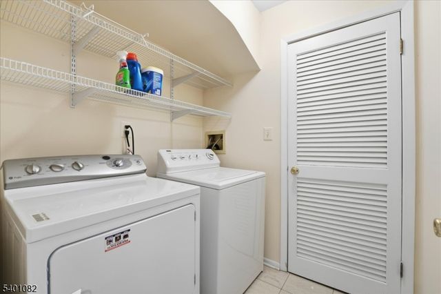 137 Castle Ridge Dr, East Hanover Twp., NJ 07936